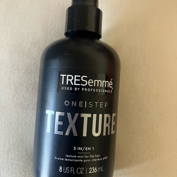TRESemmé
USED BY PROFESSIONALS
ONEISTEP
TEXTURE - Picture 2 of 5